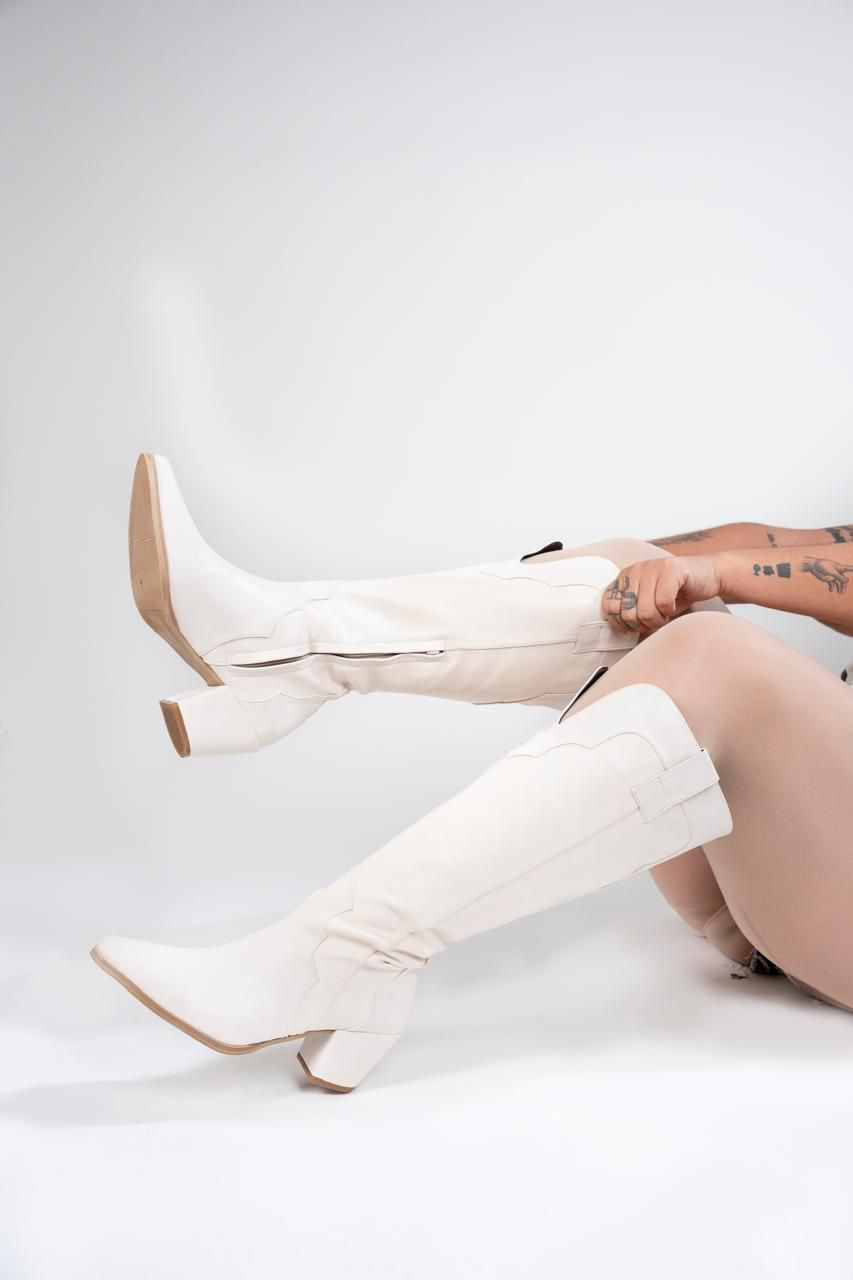 Cowgirl Hueso